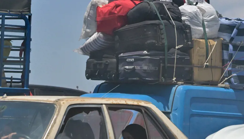 Displaced residents return to their villages in southern Lebanon (Nabil Ismail).