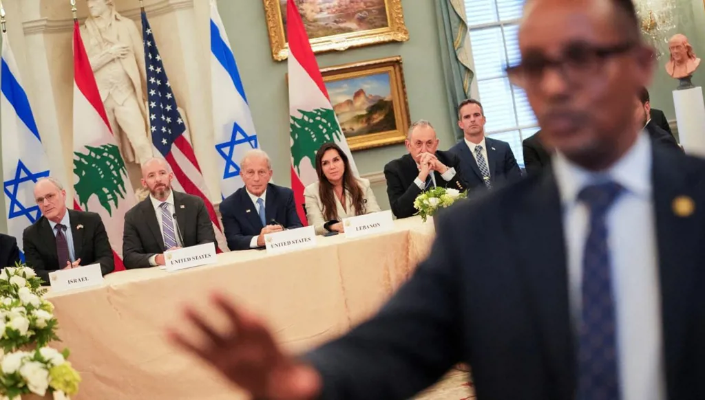 يوم ثالث من مفاوضات لبنان وإسرائيل... تل أبيب: نزع سلاح "حزب الله" شرط أساسي لانسحاب قواتنا