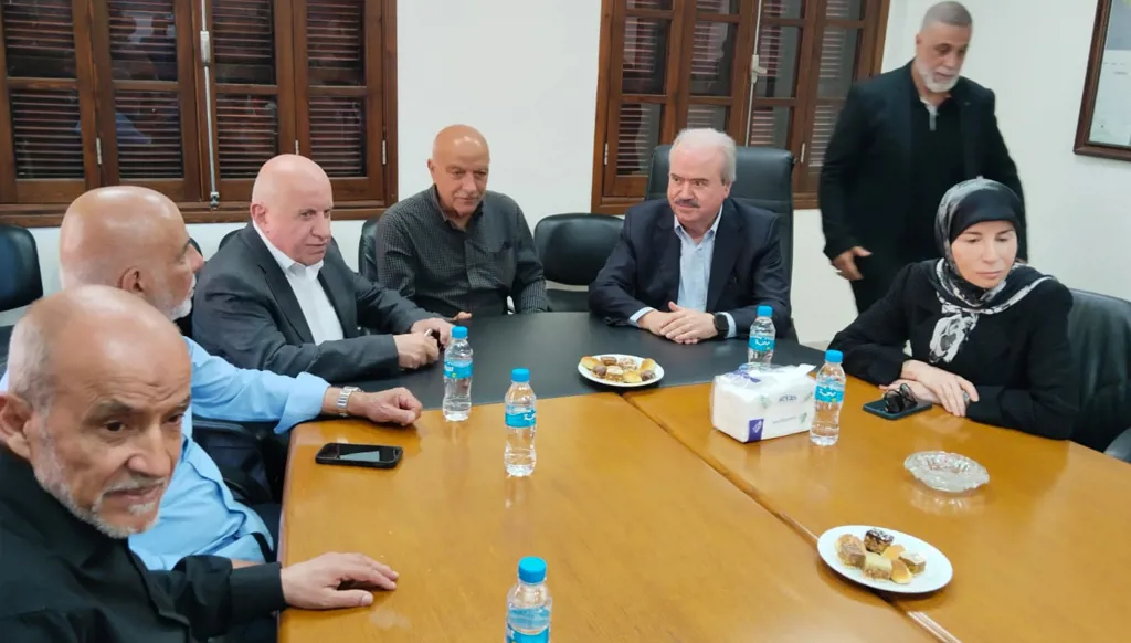 وزير المال يزور مدينة صور في جنوب لبنان