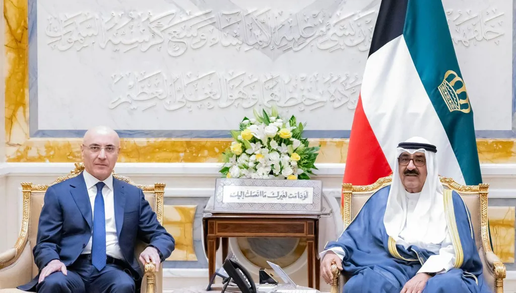 وزير الداخلية اللبناني يلتقي أمير الكويت وينقل تحيات الرئيس عون