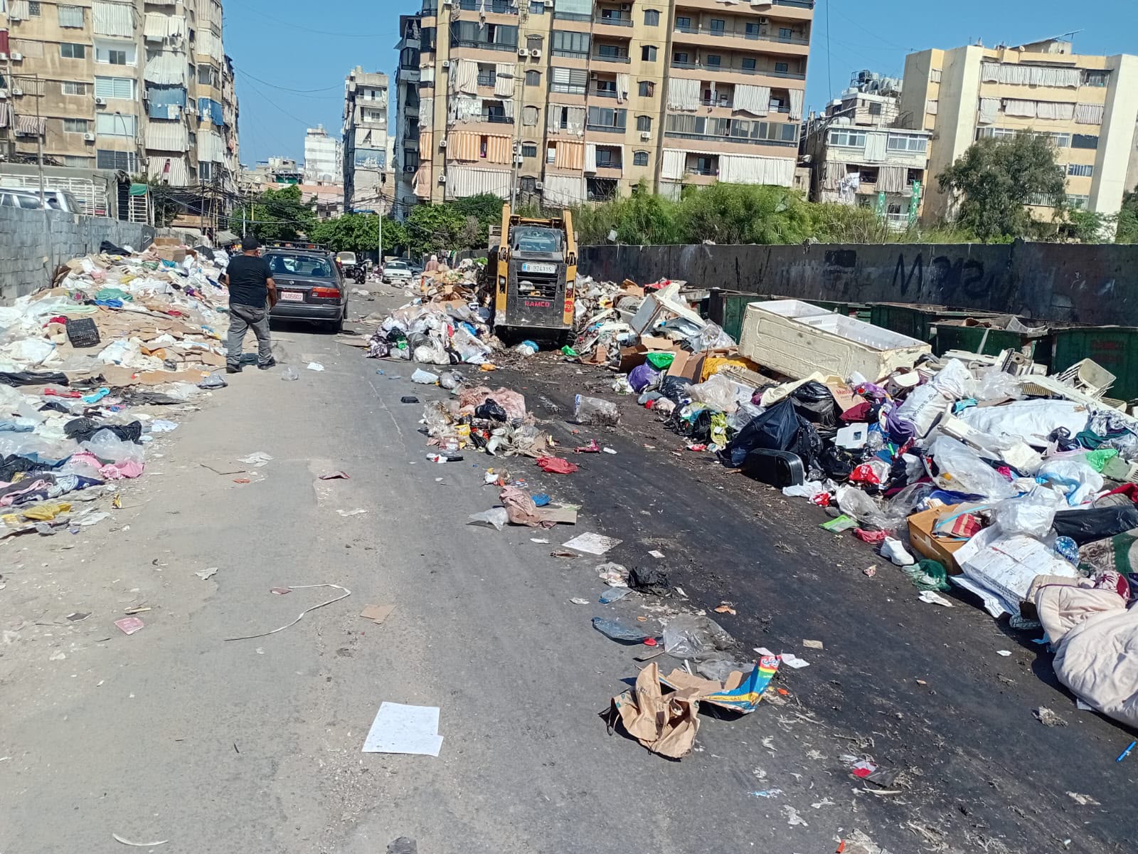 حملة لإزالة التعديات في منطقة صبرا