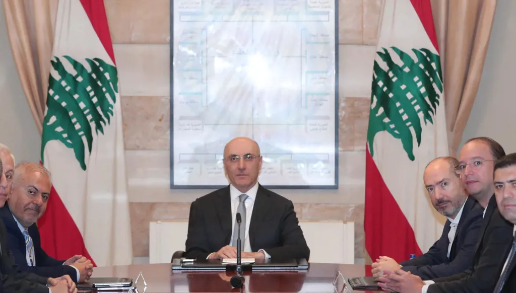 وزير الداخلية يبحث مع المحافظين أوضاع الجنوب والضاحية ومراكز الإيواء