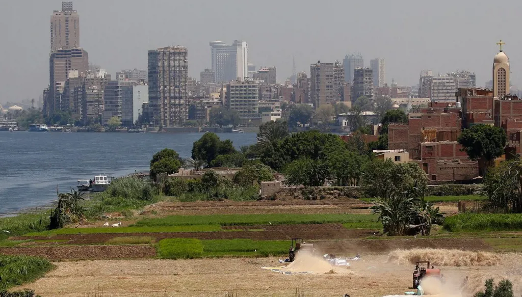 تضخم مصر يرسل إشارتين مختلفتين في يونيو
