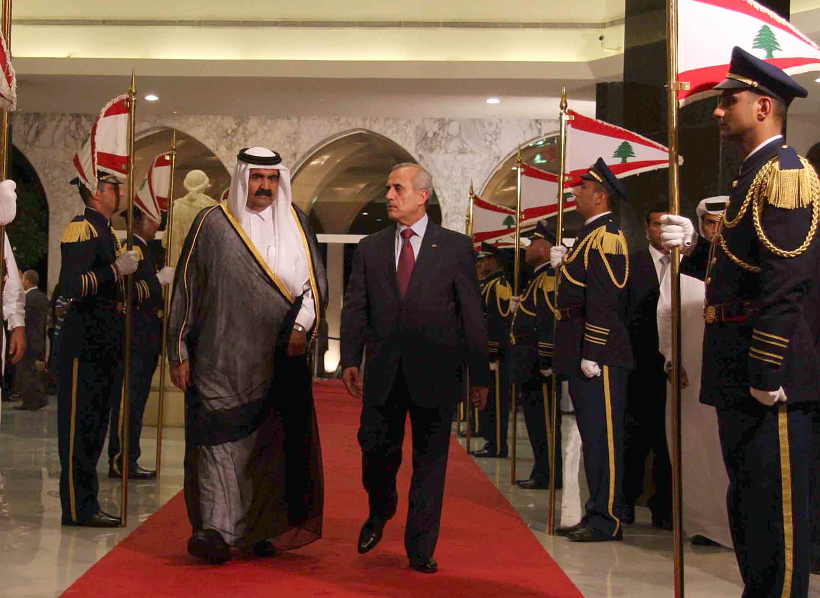  أمير قطر الراحل الشيخ حمد بن خليفة آل ثاني مع الرئيس اللبناني الأسبق ميشال سليمان في قصر بعبدا - 2010. (أرشيف النهار)