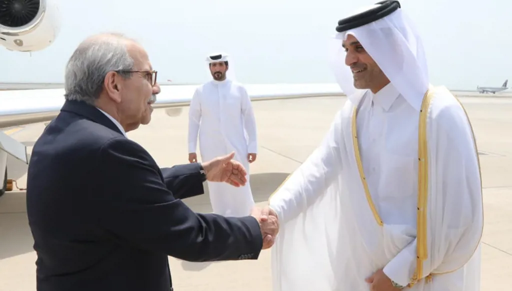 وفد وزاري برئاسة سلام يصل الى الدوحة للتعزية بالشيخ حمد بن خليفة