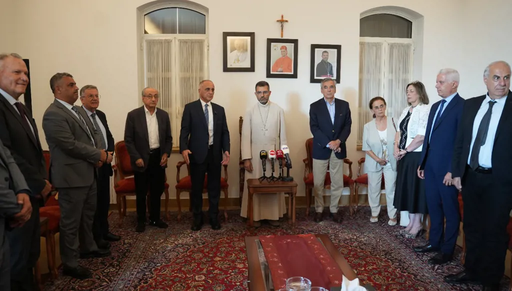 رئيس الوزراء الفرنسي الأسبق يلتقي ببعض رؤساء بلديات القرى الجنوبية الحدودية (صور)