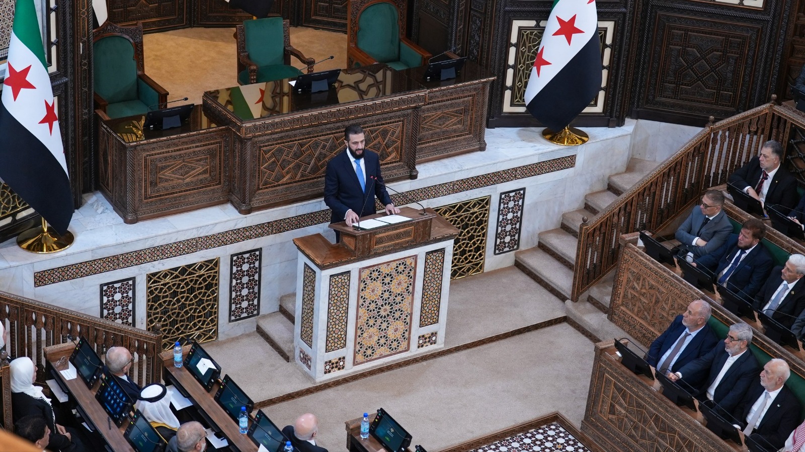 الرئيس السوري أحمد الشرع يلقي كلمة أمام مجلس الشعب خلال الجلسة البرلمانية الأولى بعد سقوط نظام الأسد، في دمشق، 12 تموز/يوليو 2026. (الرئاسة السورية)