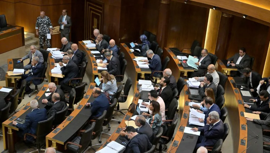 "المناطق التجريبية" تسابق زيارة عون إلى واشنطن... سجال "واطي" في مجلس النواب لا يعطّل القوانين