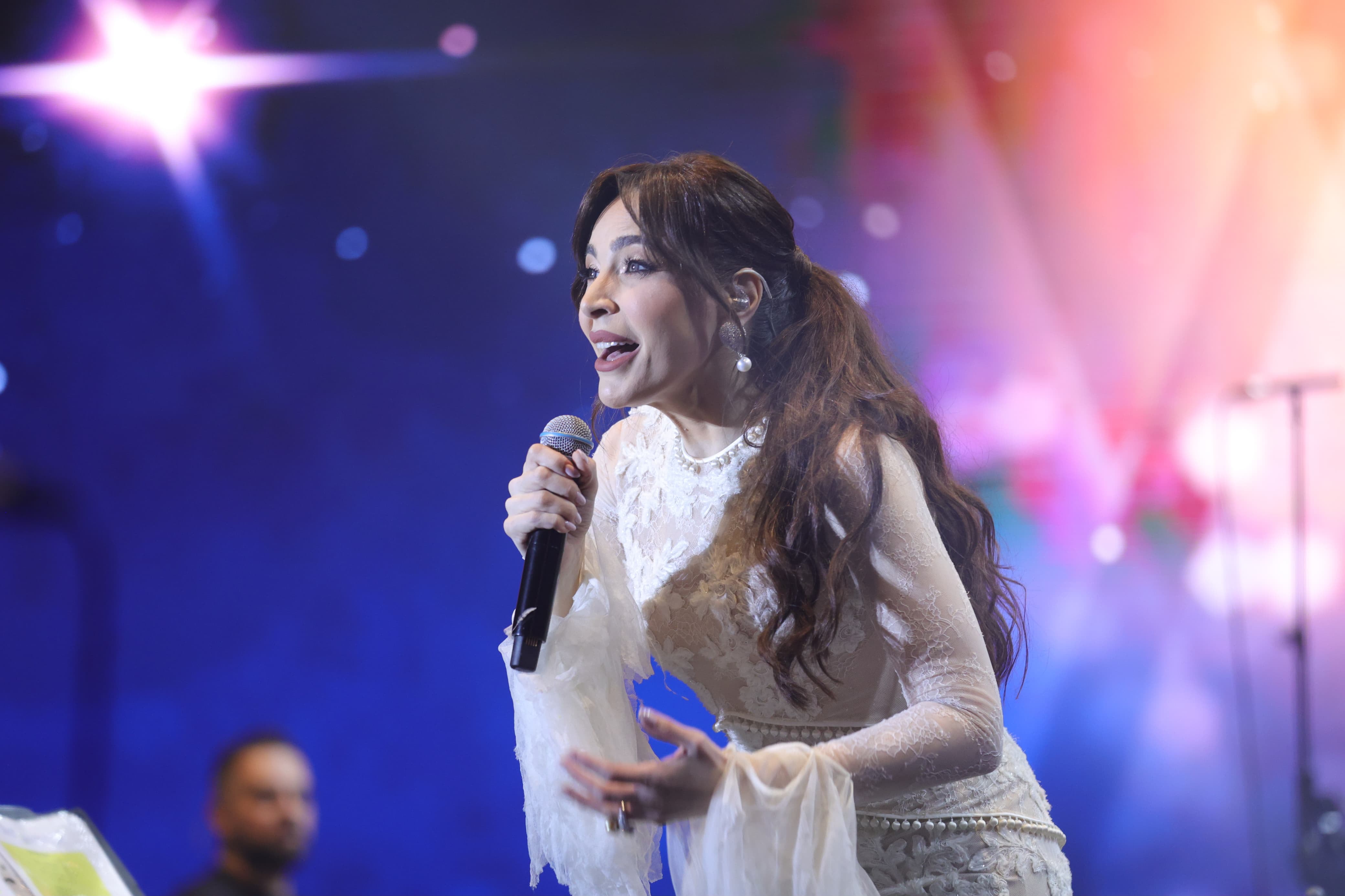 الفنانة عبيرة نعمة في مهرجان أعياد بيروت.
