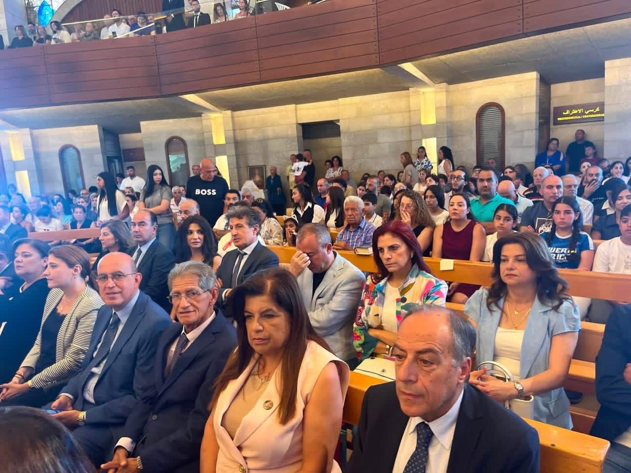 مؤمنون في عنايا. (البطريركية المارونية)
