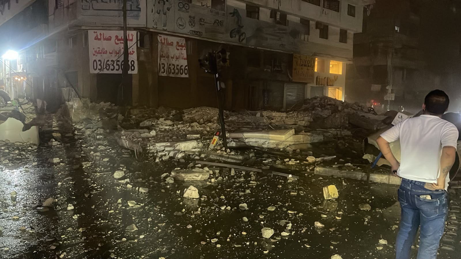 المبنى المتضرر.