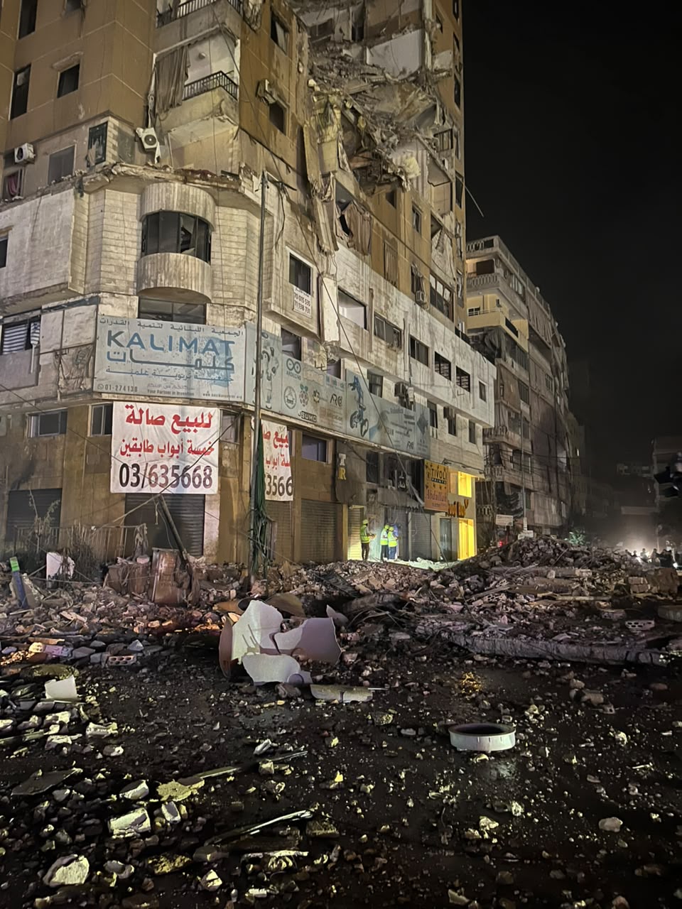 المبنى المتضرر.