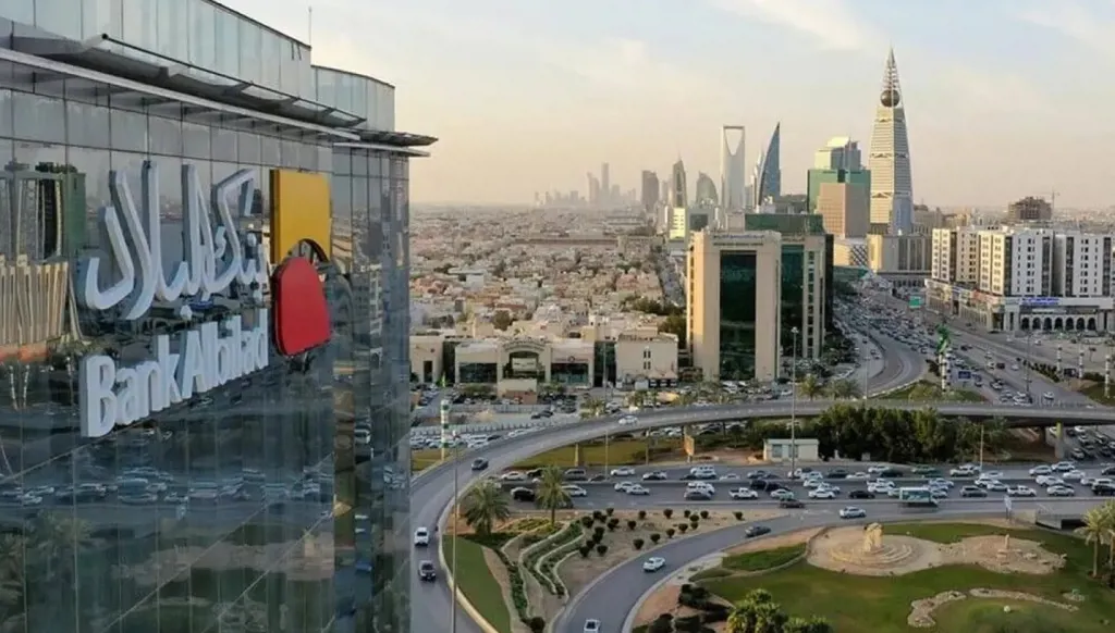 أرباح "بنك البلاد" تتجاوز توقعات المحللين في الربع الثاني بنمو 3.4%