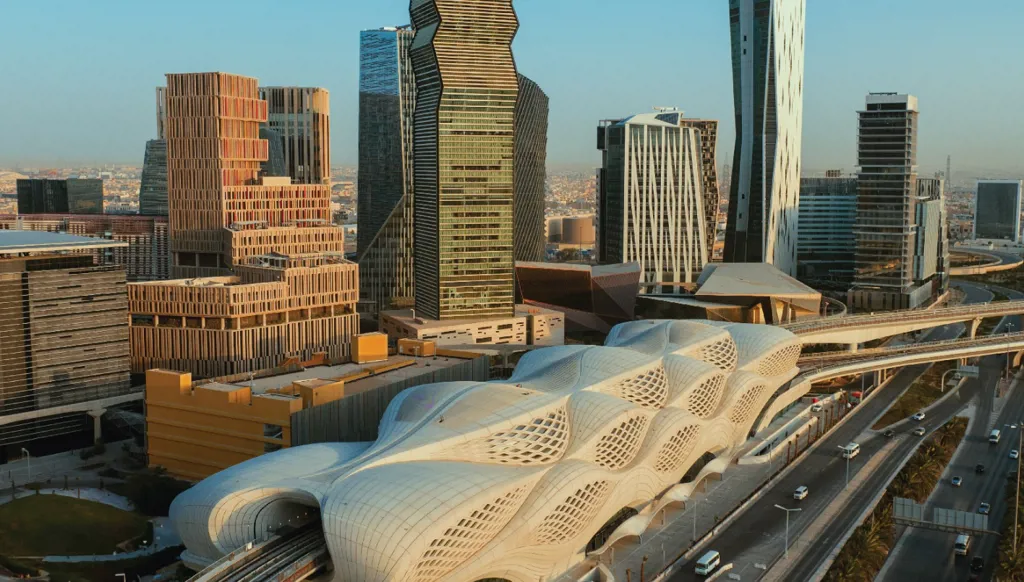 أرباح البنوك السعودية تفوق تقديرات المحللين وسط توترات مضيق هرمز.. والسوق لا يتفاعل بشدة