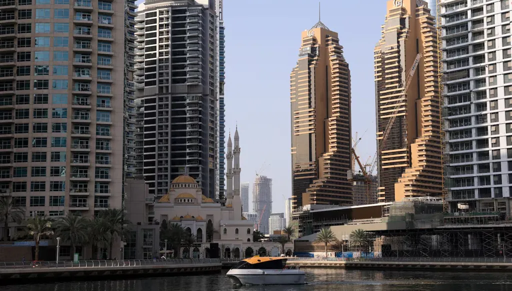 العقارات الإماراتية تدخل مرحلة أكثر انتقائية بين دبي وأبوظبي