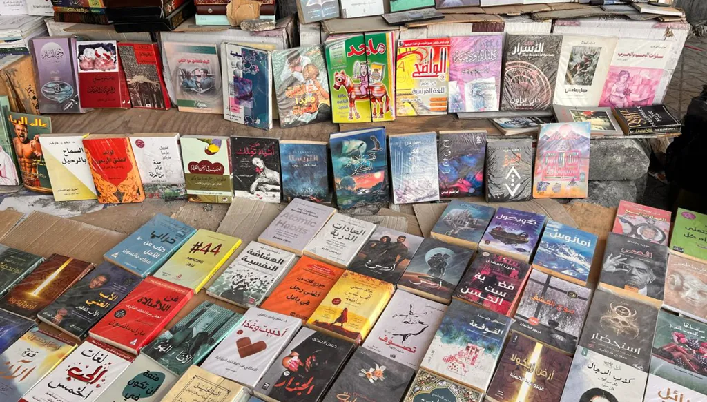 بالفيديو - على رصيف في دمشق... مكتبات منسية انتهت بثمن بخس