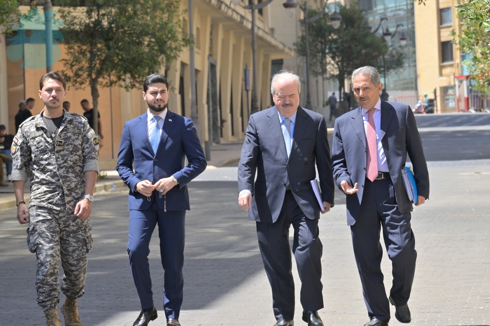 وزير المال ياسين جابر (نبيل إسماعيل). 