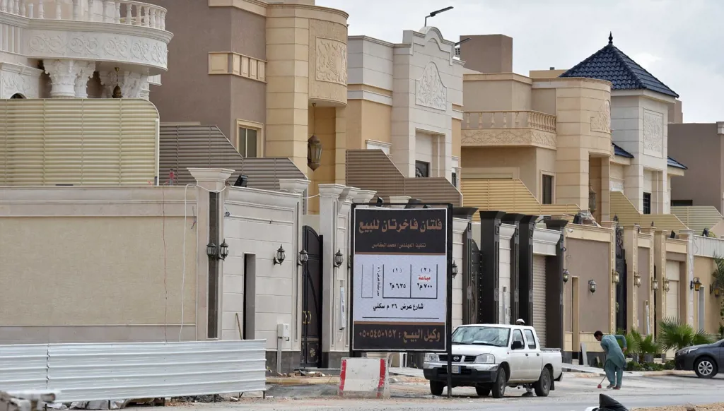رخص البناء في السعودية تتراجع في النصف الأول وسط ارتفاع تكاليف الإنشاء