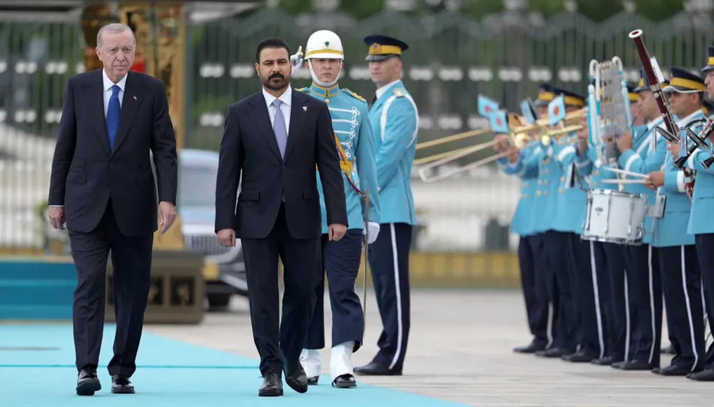 الرئيس التركي رجب طيب أردوغان ورئيس الوزراء العراقي علي الزيدي (واع).