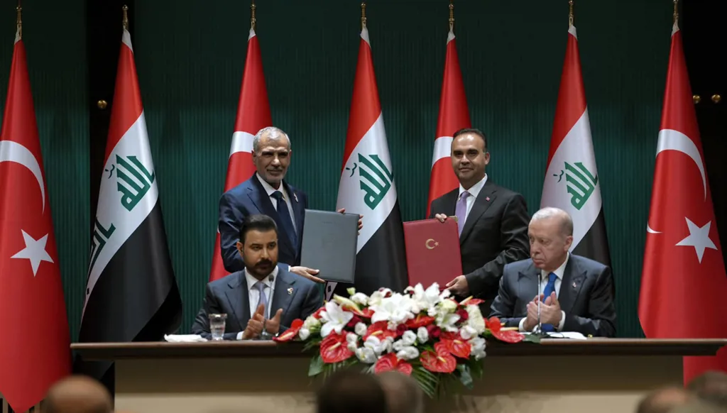 الرئيس التركي رجب طيب أردوغان ورئيس الوزراء العراقي علي الزيدي (واع).