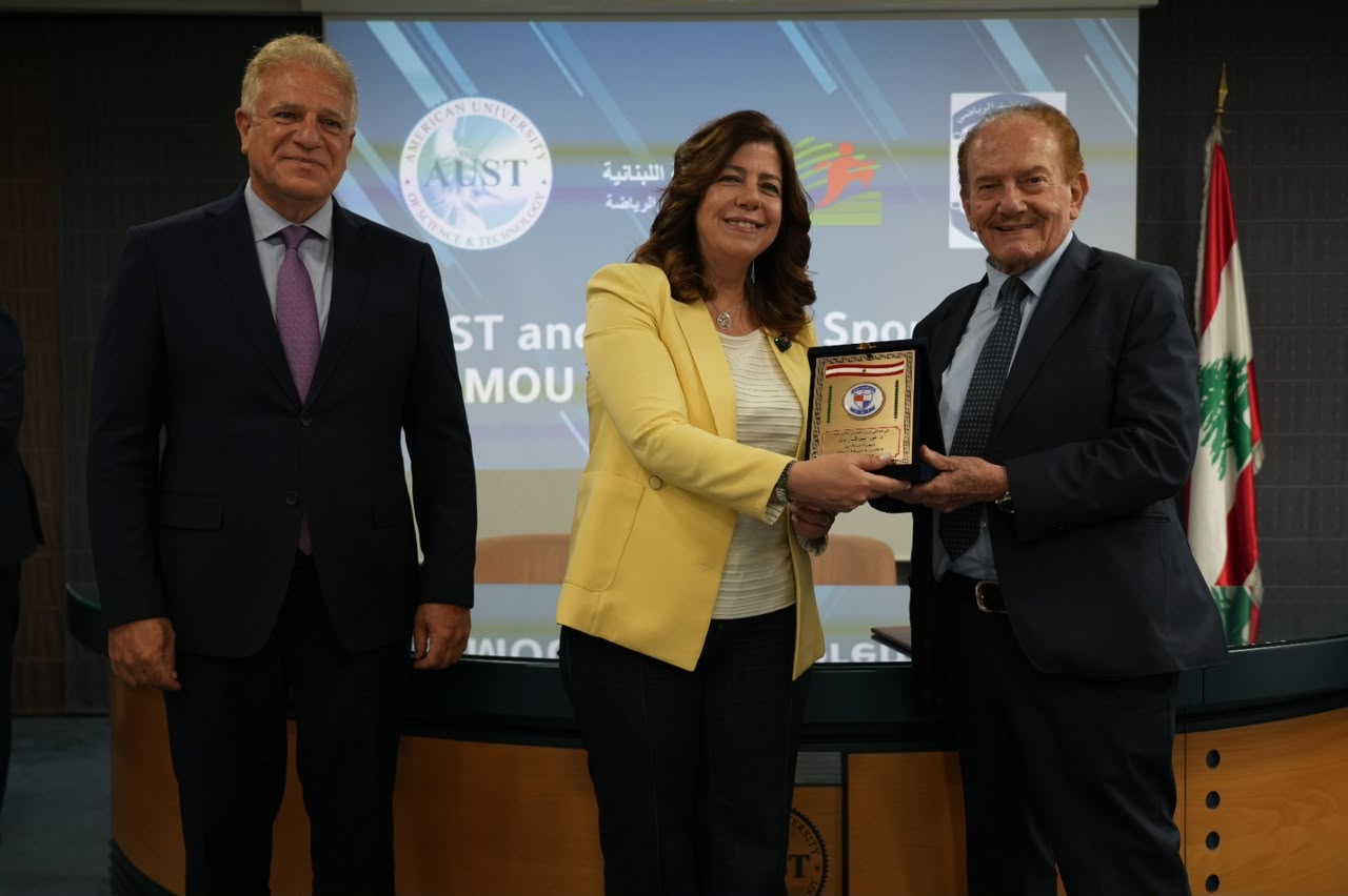 خلال توقيع بروتوكول تعاون وتفاهم بين نادي التعاضد والجامعة الأميركية للعلوم والتكنولوجيا. (وكالات)