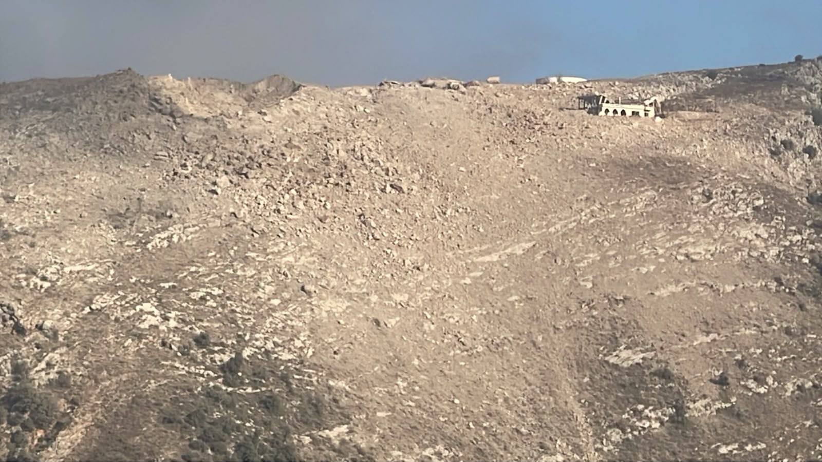 آثار التفجير الإسرائيلي في بلدة يحمر الشقيف (مصلحة الليطاني
