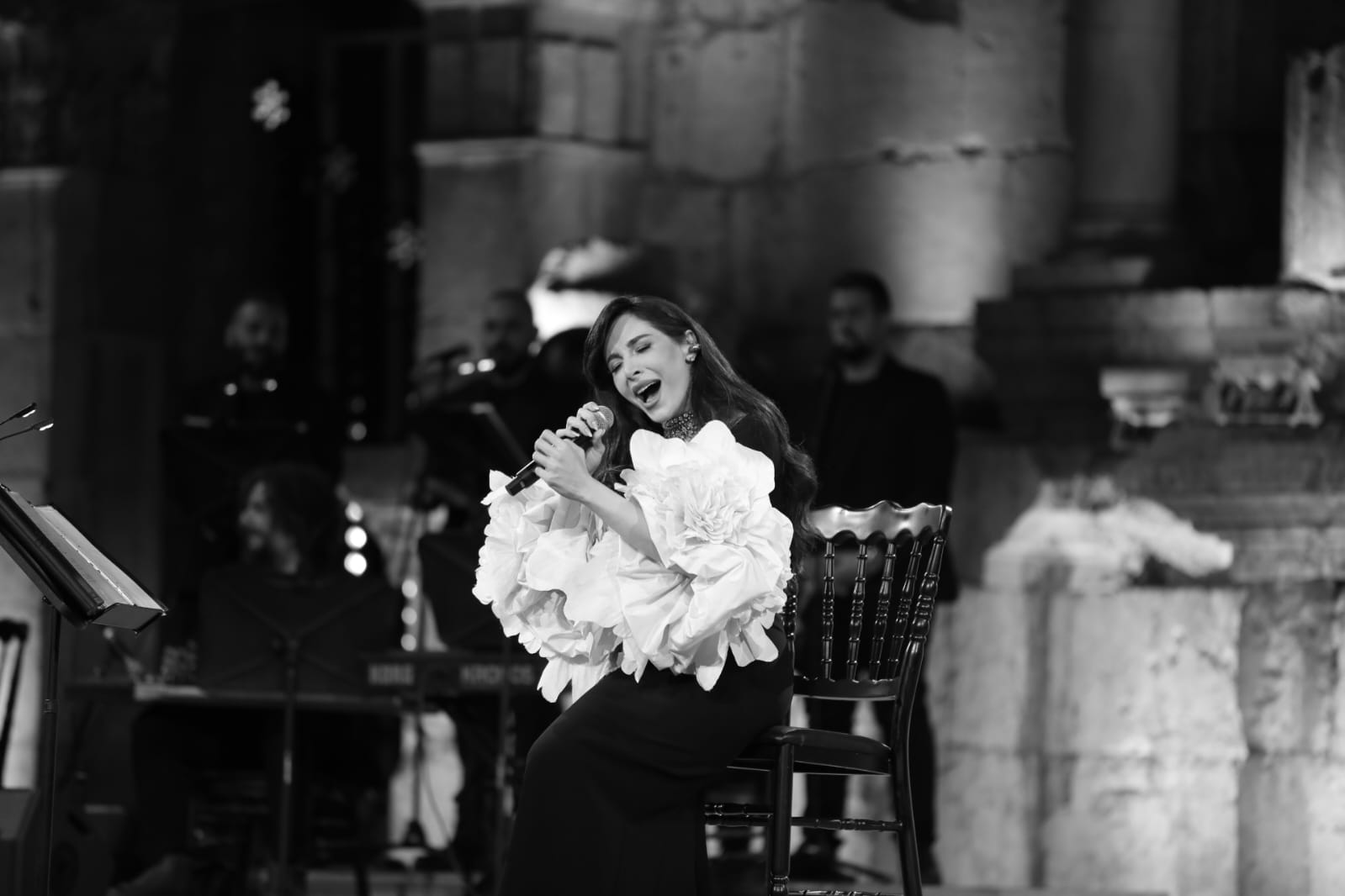 عبير نعمة على مسرح مهرجان جرش 2026.