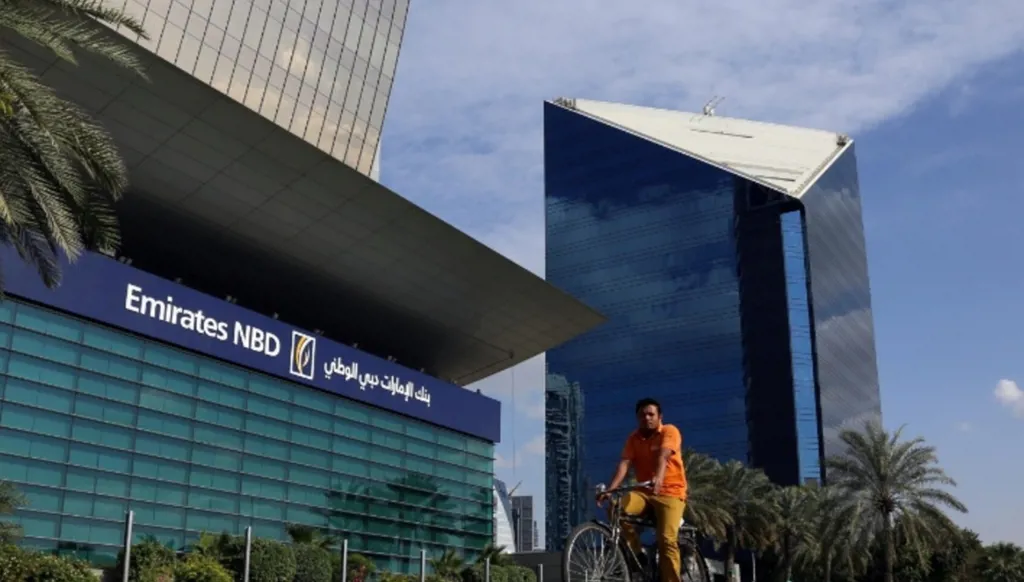 الإمارات دبي الوطني يوسّع حضوره في مصر بشراء أعمال إتش إس بي سي للأفراد