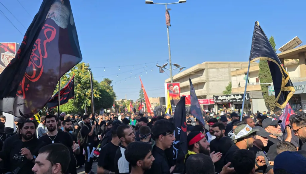 بعلبك تُحيي أربعين الإمام الحسين بمسيرة حاشدة (صور)