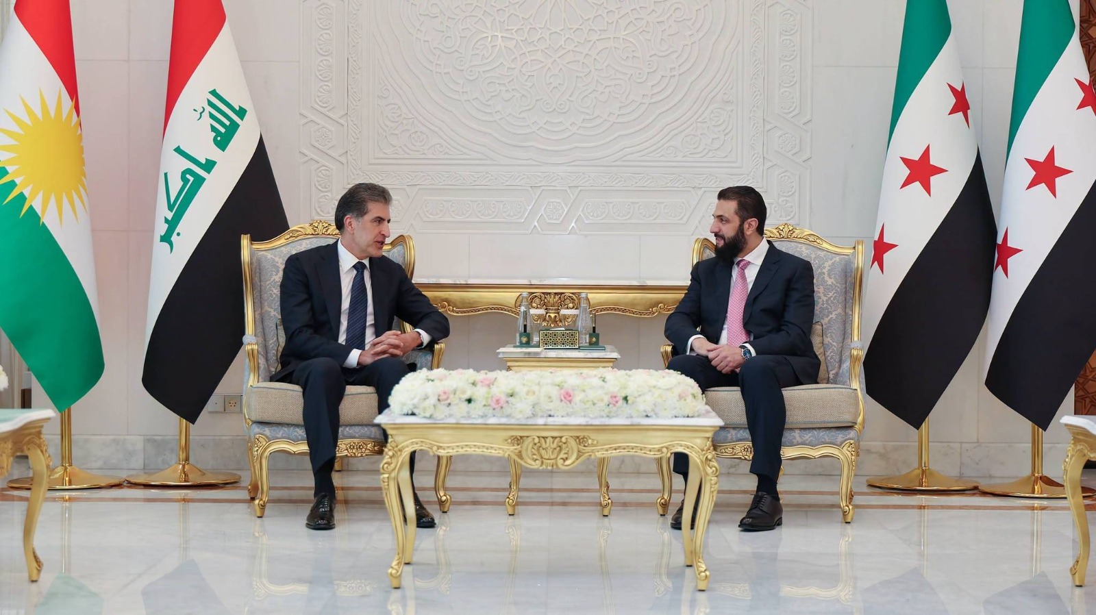 الرئيس السوري أحمد الشرع يعقد لقاءً مع رئيس إقليم كردستان العراق نيجيرفان بارزاني في قصر الشعب بدمشق، 3 آب/أغسطس 2026. (الرئاسة السورية)