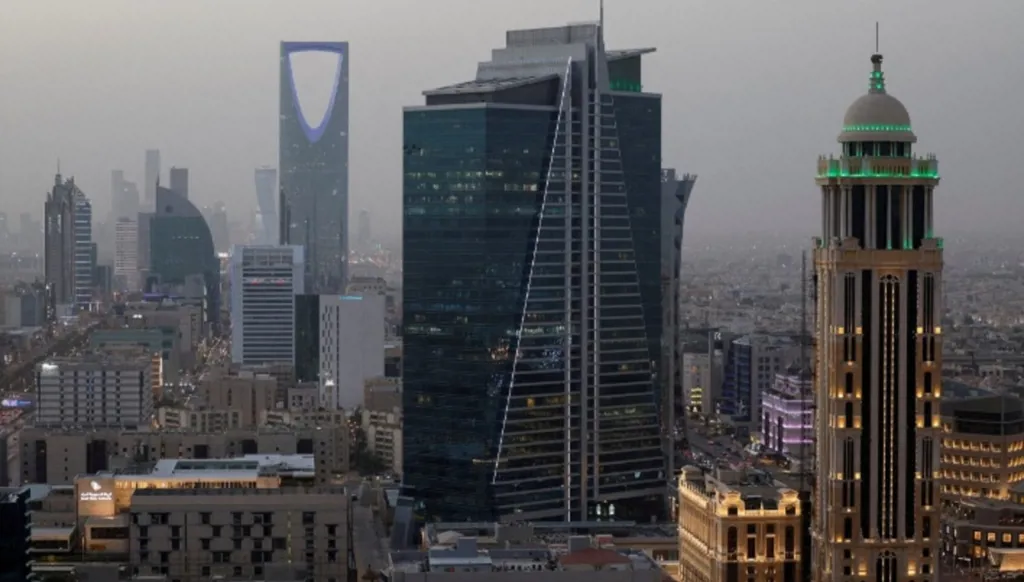 سي بي آر إي: الاقتصاد غير النفطي يحمي السوق العقارية السعودية من تراجع إنتاج النفط