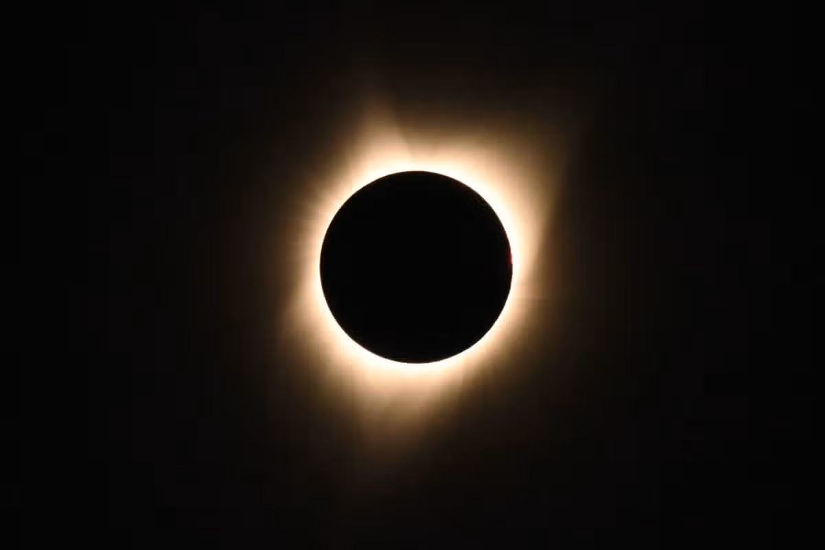 صورة تعبيرية للكسوف 