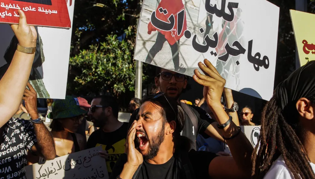"لا أخاف الموت"... أحمد يختصر حكاية شباب تونس مع الهجرة