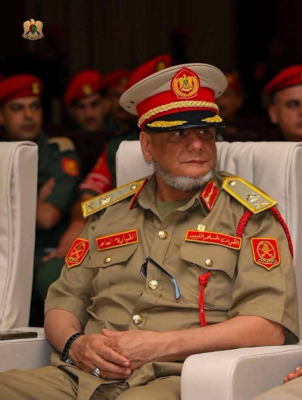 آخر ظهور للواء الراحل فوزي المنصوري، خلال حضوره الأحد احتفالاً أقامه خليفة حفتر بمناسبة الذكرى الـ86 لتأسيس الجيش الليبي. (القيادة العامة للجيش الوطني الليبي)