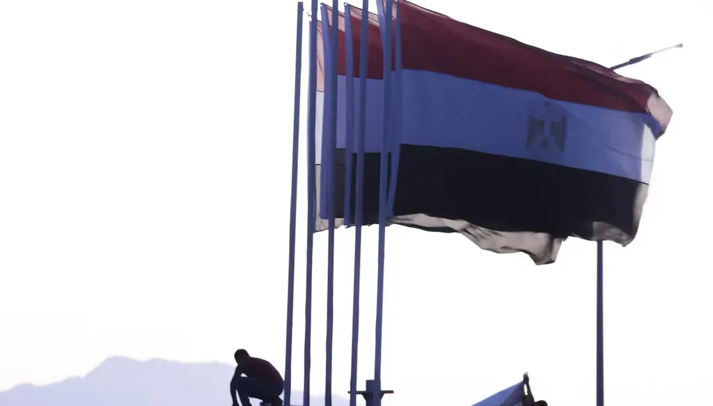 مصر تأمل باكتشافات جديدة للنفط والغاز وتطرح 14 منطقة للتنقيب