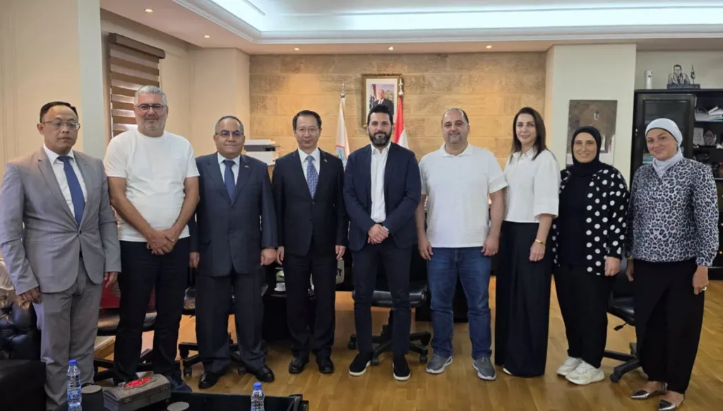 بعد زيارة سفير الصين لصيدا... بكين شريكة في مرحلة التعافي؟