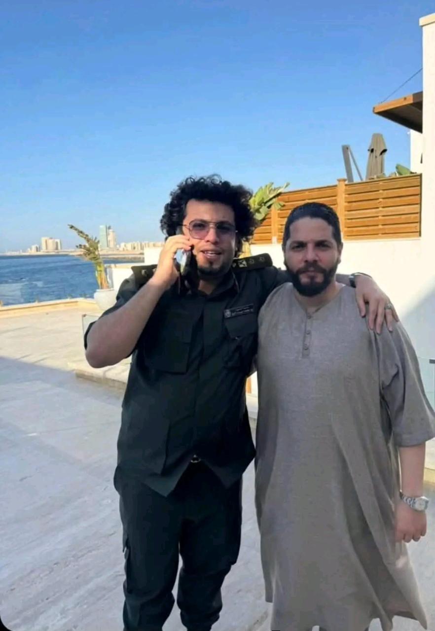 محمد بحرون مع رئيس جهاز الأمن العام عبد الله الطرابلسي، شقيق وزير الداخلية عماد الطرابلسي. (اكس)
