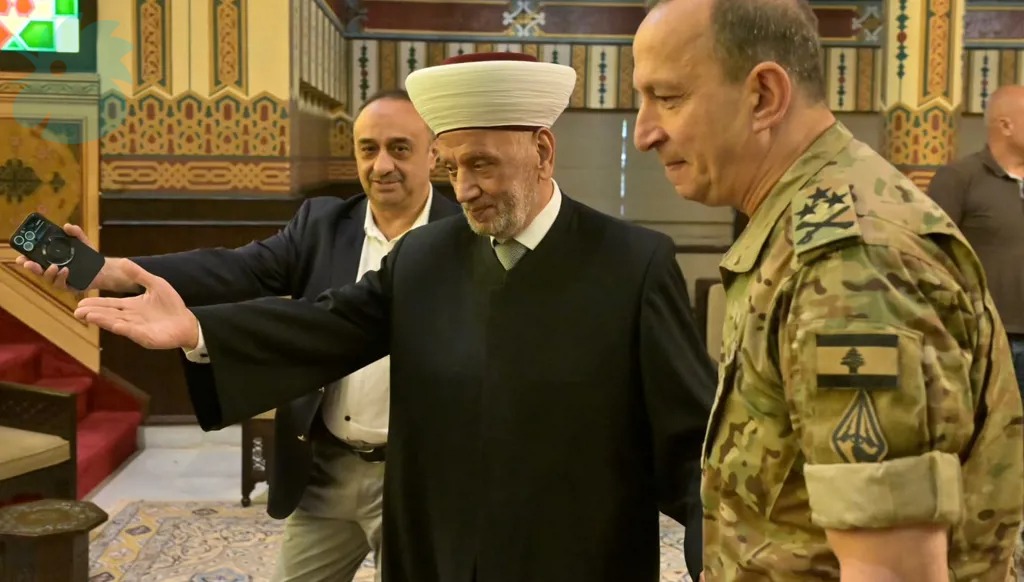 مفتي الجمهورية يستقبل قائد الجيش العماد رودولف هيكل (نبيل إسماعيل). 
