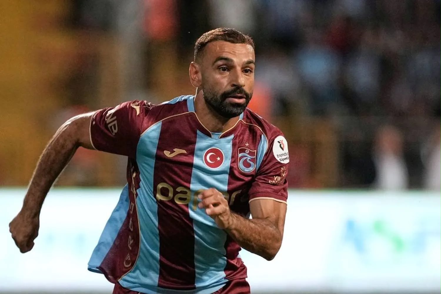 محمد صلاح لاعب طرابزون سبور في منافسات الدوري التركي الممتاز لكرة القدم خلال مباراة قاسم باشا وطرابزون سبور في إسطنبول، تركيا، السبت 15 أغسطس 2026. (أسوشيتد برس)