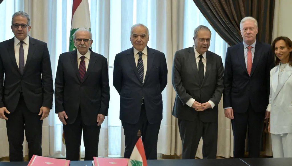  توقيع الاتفاقية بين لبنان واليونسكو (نبيل إسماعيل). 
