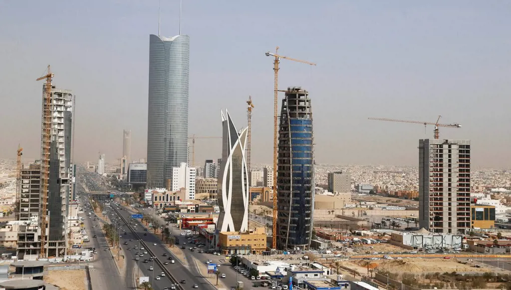الراجحي المالية: أكبر ثلاثة بنوك سعودية تخفض توقعات نمو القروض مع ارتفاع المخصصات