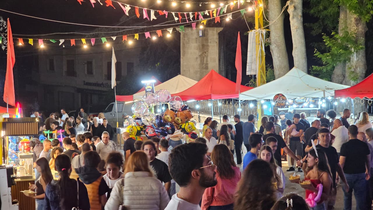 زوار المهرجان. (النهار)