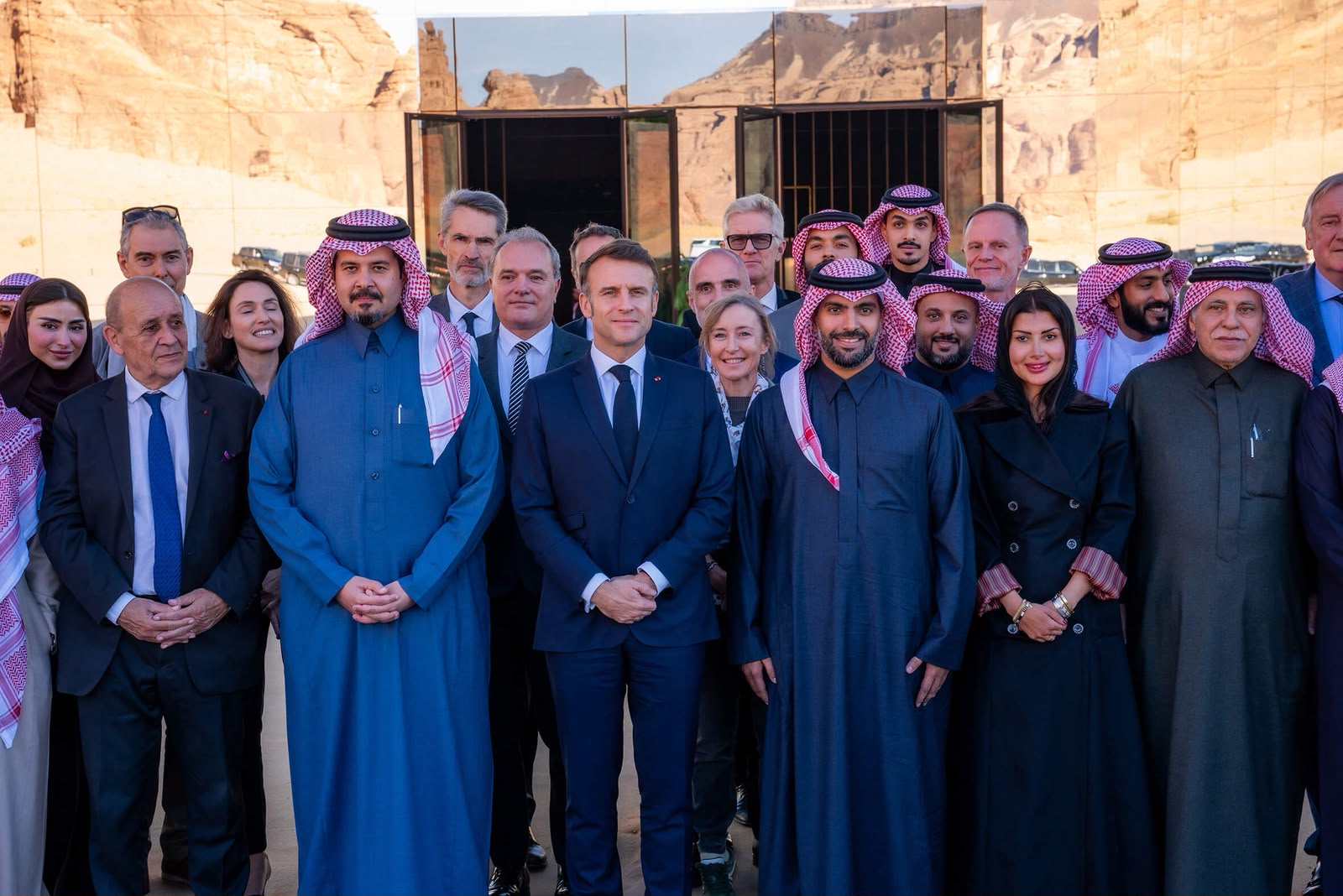 الرئيس الفرنسي ايمانويل ماكرون في العُلا بالسعودية عام 2024 (انستغرام)