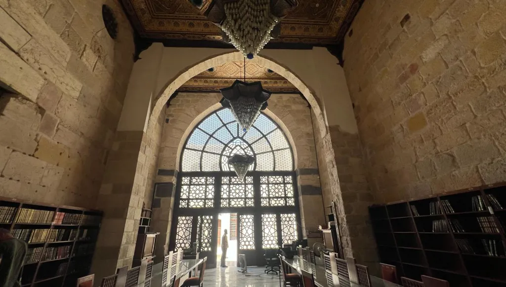 بالفيديو - حكاية المكتبة الظاهريّة... كتب بين المدافن!