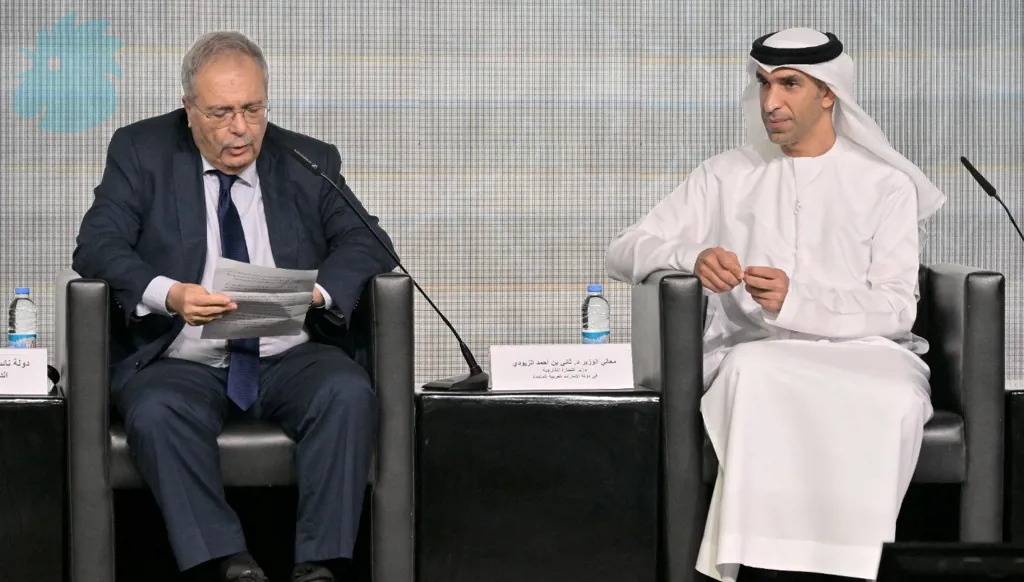  نائب رئيس الوزراء اللبناني طارق متري ووزير التجارة الخارجية الإماراتي الدكتور ثاني بن أحمد الزيودي (نبيل إسماعيل).