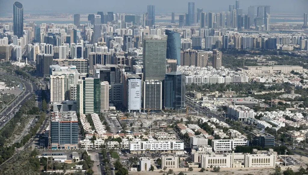 عقارات الإمارات تسجّل نشاطاً قياسياً في النصف الأول من 2026 مع قفزة استثمارات أجنبية في أبوظبي