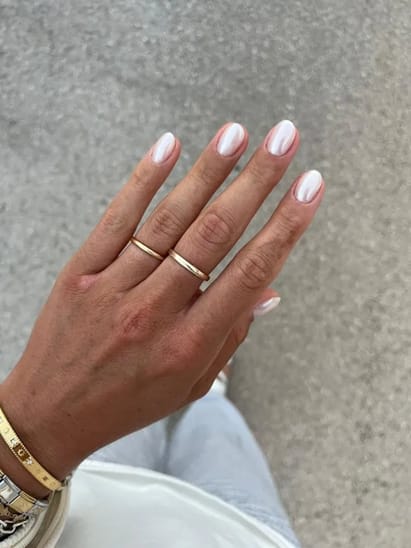 موضة طلاء أظافر Coconut Chrome لخريف 2026 (Pinterest)