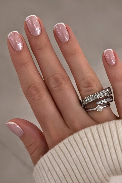 موضة طلاء أظافر Coconut Chrome لخريف 2026 (Pinterest)