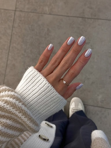 موضة طلاء أظافر Coconut Chrome لخريف 2026 (Pinterest)