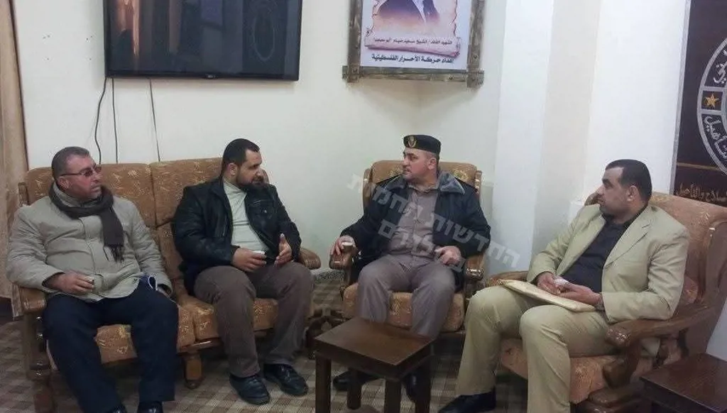 صورة نشرها الإعلام الإسرائيلي لاجتماع شارك فيه معين العرابيد. 